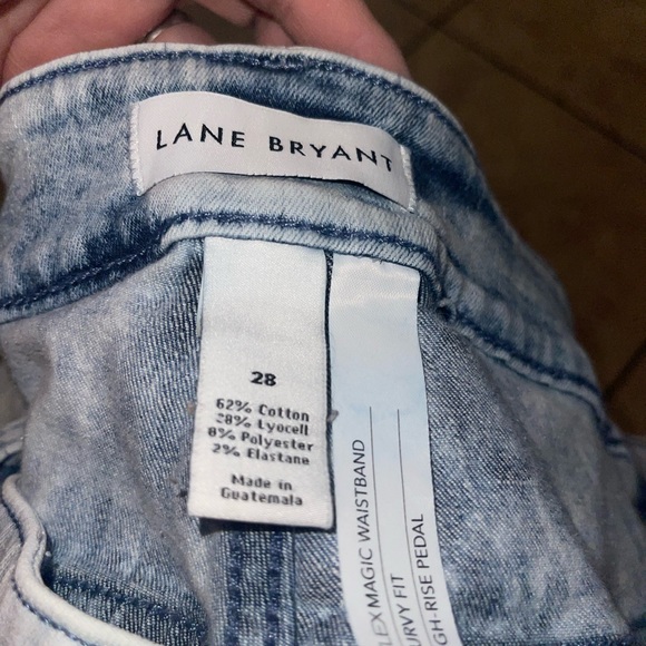 Ladies Lane Bryant plus size denim stonewashed capris size 28 - Picture 3 of 3